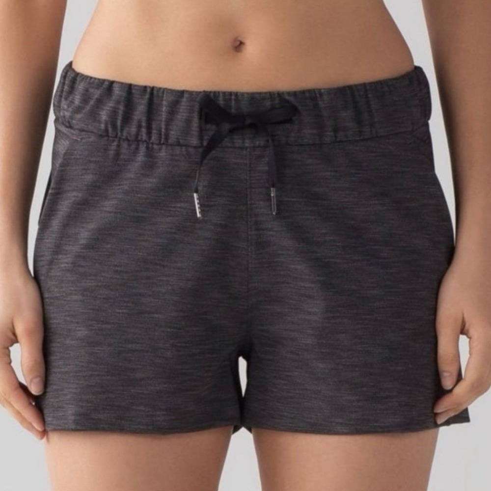 Lululemon On The Fly Shorts 8 Heathered Charcoal Grey Drawstring W7AGFS
